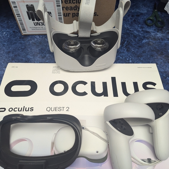 Meta Oculus Quest 2 64GB Advanced All-In-One VR Headset - Picture 4 of 16